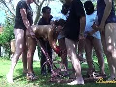 Gangbang im Schrebergarten