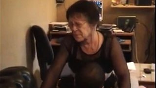Leifi Plomeros knullar en gammal karring javel!