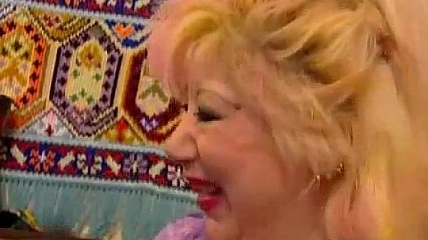 Chubby Granny Enjoys Fisting and Fucknig